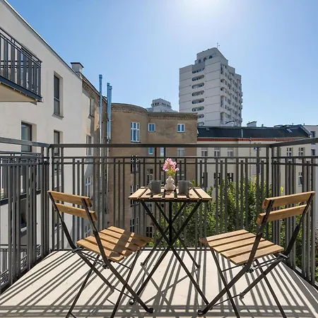 Tasteful Near Centennial Hall By Renters 아파트 *