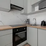 Апартаменты Tasteful Near Centennial Hall By Renters